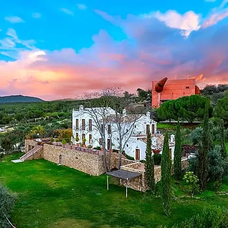 Готель Cortijo La Almazara 3*