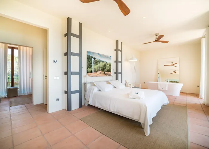 ホテル Cortijo La Almazara ロンダ